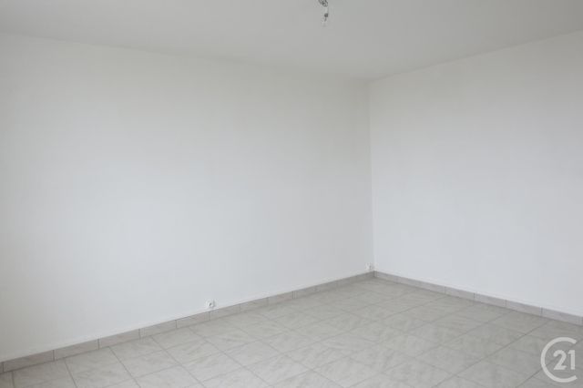 Appartement F3 à vendre - 3 pièces - 55.0 m2 - MONTLUCON - 03 - AUVERGNE - Century 21 Pasquet Immobilier