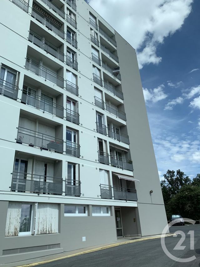 Afficher la photo en grand Appartement F4 à louer - 4 pièces - 77.0 m2 - MONTLUCON - 03 - AUVERGNE - Century 21 Pasquet Immobilier