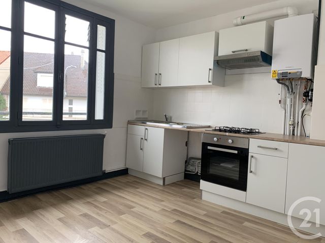 Afficher la photo en grand Appartement F4 à louer - 4 pièces - 80.0 m2 - MONTLUCON - 03 - AUVERGNE - Century 21 Pasquet Immobilier