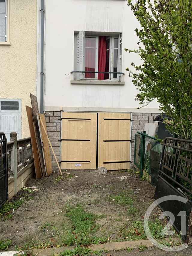 Afficher la photo en grand Appartement F4 à louer - 4 pièces - 80.0 m2 - MONTLUCON - 03 - AUVERGNE - Century 21 Pasquet Immobilier