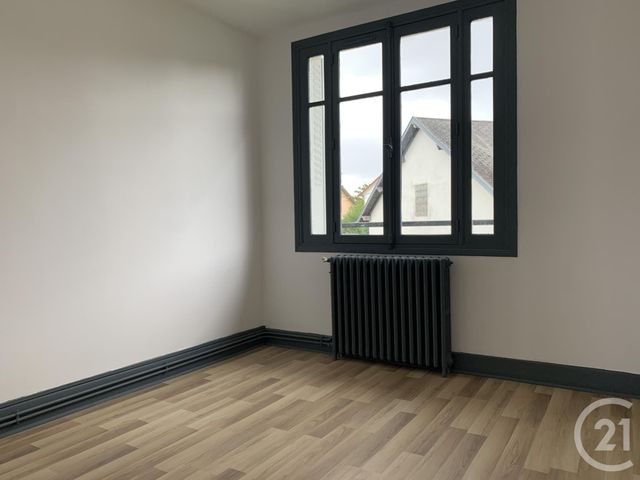 Afficher la photo en grand Appartement F4 à louer - 4 pièces - 80.0 m2 - MONTLUCON - 03 - AUVERGNE - Century 21 Pasquet Immobilier