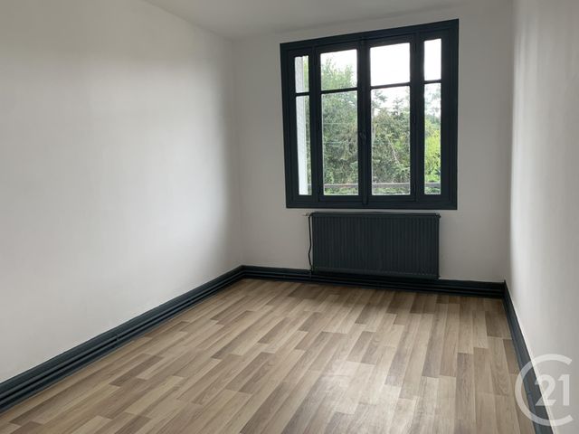 Afficher la photo en grand Appartement F4 à louer - 4 pièces - 80.0 m2 - MONTLUCON - 03 - AUVERGNE - Century 21 Pasquet Immobilier