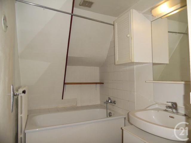 Appartement F3 à vendre - 3 pièces - 63.66 m2 - MONTLUCON - 03 - AUVERGNE - Century 21 Pasquet Immobilier Appartement F3 à vendre - 3 pièces - 63.66 m2 - MONTLUCON - 03 - AUVERGNE - Century 21 Pasquet Immobilier