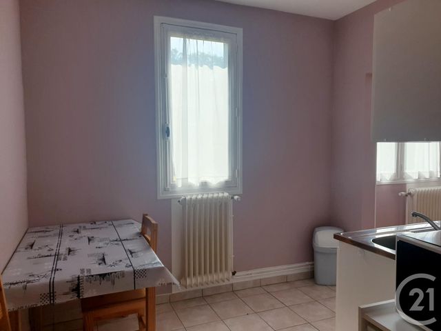 Afficher la photo en grand Studio à louer - 1 pièce - 22.0 m2 - MONTLUCON - 03 - AUVERGNE - Century 21 Pasquet Immobilier