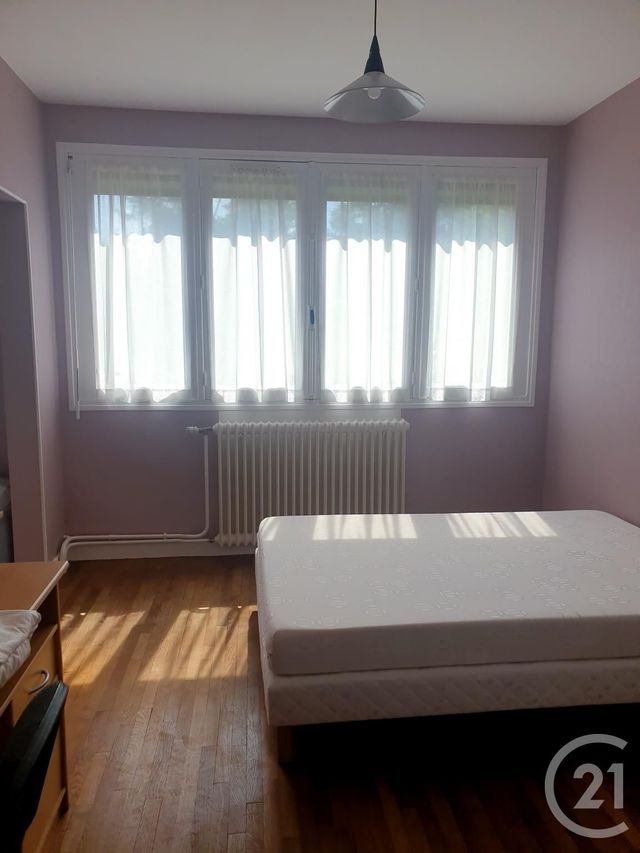 Afficher la photo en grand Studio à louer - 1 pièce - 22.0 m2 - MONTLUCON - 03 - AUVERGNE - Century 21 Pasquet Immobilier