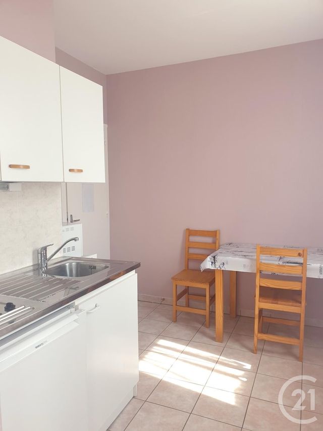 Afficher la photo en grand Studio à louer - 1 pièce - 22.0 m2 - MONTLUCON - 03 - AUVERGNE - Century 21 Pasquet Immobilier