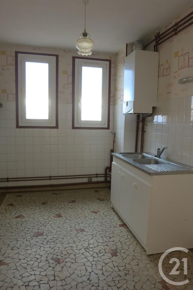 Appartement F4 à louer - 4 pièces - 80.0 m2 - DESERTINES - 03 - AUVERGNE - Century 21 Pasquet Immobilier Appartement F4 à louer - 4 pièces - 80.0 m2 - DESERTINES - 03 - AUVERGNE - Century 21 Pasquet Immobilier