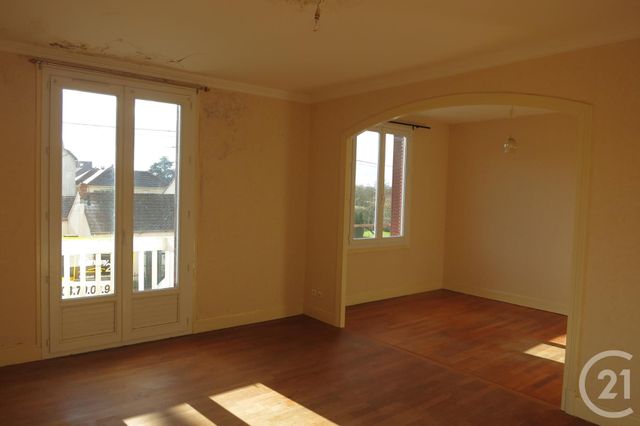 Appartement F4 à louer - 4 pièces - 80.0 m2 - DESERTINES - 03 - AUVERGNE - Century 21 Pasquet Immobilier Appartement F4 à louer - 4 pièces - 80.0 m2 - DESERTINES - 03 - AUVERGNE - Century 21 Pasquet Immobilier
