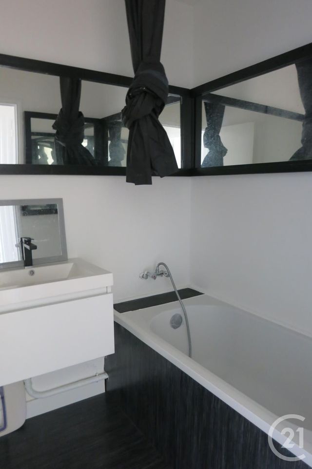 Appartement F3 à louer - 3 pièces - 55.52 m2 - MONTLUCON - 03 - AUVERGNE - Century 21 Pasquet Immobilier Appartement F3 à louer - 3 pièces - 55.52 m2 - MONTLUCON - 03 - AUVERGNE - Century 21 Pasquet Immobilier