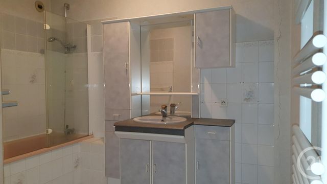 Appartement F4 à vendre - 5 pièces - 98.0 m2 - MONTLUCON - 03 - AUVERGNE - Century 21 Pasquet Immobilier Appartement F4 à vendre - 5 pièces - 98.0 m2 - MONTLUCON - 03 - AUVERGNE - Century 21 Pasquet Immobilier