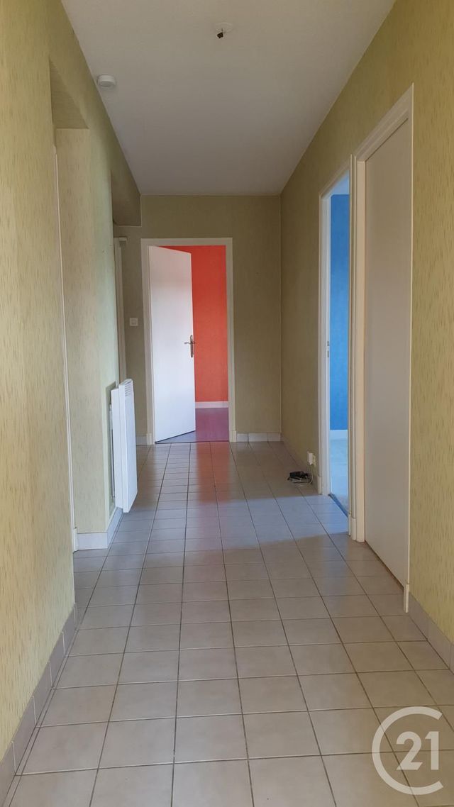 Appartement F4 à vendre - 5 pièces - 98.0 m2 - MONTLUCON - 03 - AUVERGNE - Century 21 Pasquet Immobilier Appartement F4 à vendre - 5 pièces - 98.0 m2 - MONTLUCON - 03 - AUVERGNE - Century 21 Pasquet Immobilier