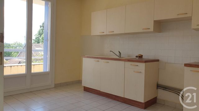 Appartement F4 à vendre - 5 pièces - 98.0 m2 - MONTLUCON - 03 - AUVERGNE - Century 21 Pasquet Immobilier Appartement F4 à vendre - 5 pièces - 98.0 m2 - MONTLUCON - 03 - AUVERGNE - Century 21 Pasquet Immobilier