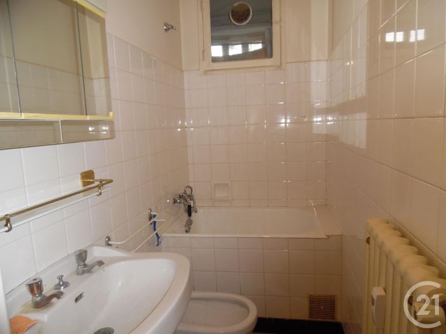 Appartement F3 à vendre - 3 pièces - 66.92 m2 - MONTLUCON - 03 - AUVERGNE - Century 21 Pasquet Immobilier Appartement F3 à vendre - 3 pièces - 66.92 m2 - MONTLUCON - 03 - AUVERGNE - Century 21 Pasquet Immobilier