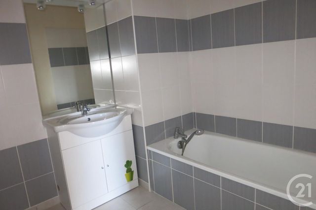 appartement à louer - 3 pièces - 61.55 m2 - MONTLUCON - 03 - AUVERGNE - Century 21 Pasquet Immobilier appartement à louer - 3 pièces - 61.55 m2 - MONTLUCON - 03 - AUVERGNE - Century 21 Pasquet Immobilier