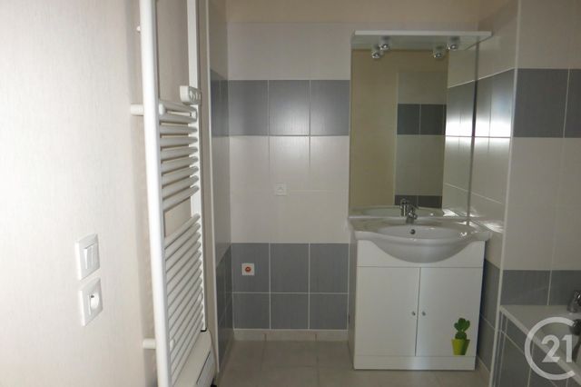 appartement à louer - 3 pièces - 61.55 m2 - MONTLUCON - 03 - AUVERGNE - Century 21 Pasquet Immobilier appartement à louer - 3 pièces - 61.55 m2 - MONTLUCON - 03 - AUVERGNE - Century 21 Pasquet Immobilier