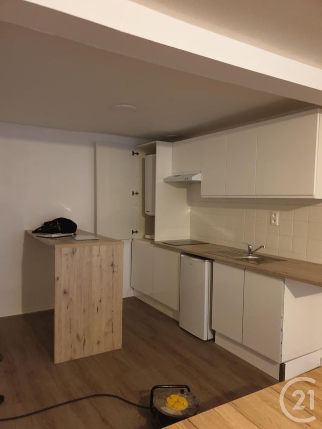 Appartement F2 à louer - 2 pièces - 49.8 m2 - MONTLUCON - 03 - AUVERGNE - Century 21 Pasquet Immobilier Appartement F2 à louer - 2 pièces - 49.8 m2 - MONTLUCON - 03 - AUVERGNE - Century 21 Pasquet Immobilier