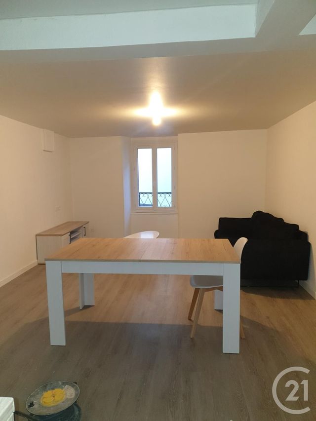 Appartement F2 à louer - 2 pièces - 49.8 m2 - MONTLUCON - 03 - AUVERGNE - Century 21 Pasquet Immobilier Appartement F2 à louer - 2 pièces - 49.8 m2 - MONTLUCON - 03 - AUVERGNE - Century 21 Pasquet Immobilier