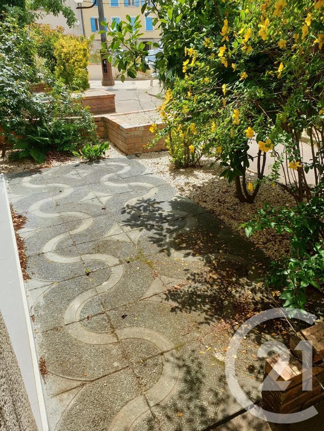 Appartement F2 à louer - 2 pièces - 30.0 m2 - MONTLUCON - 03 - AUVERGNE - Century 21 Pasquet Immobilier Appartement F2 à louer - 2 pièces - 30.0 m2 - MONTLUCON - 03 - AUVERGNE - Century 21 Pasquet Immobilier
