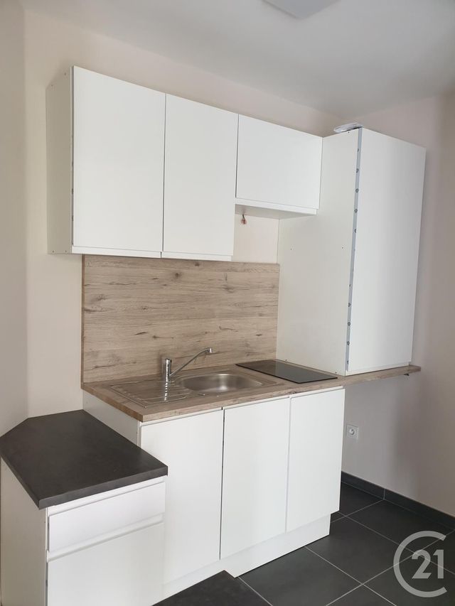 Appartement F2 à louer - 2 pièces - 30.0 m2 - MONTLUCON - 03 - AUVERGNE - Century 21 Pasquet Immobilier Appartement F2 à louer - 2 pièces - 30.0 m2 - MONTLUCON - 03 - AUVERGNE - Century 21 Pasquet Immobilier