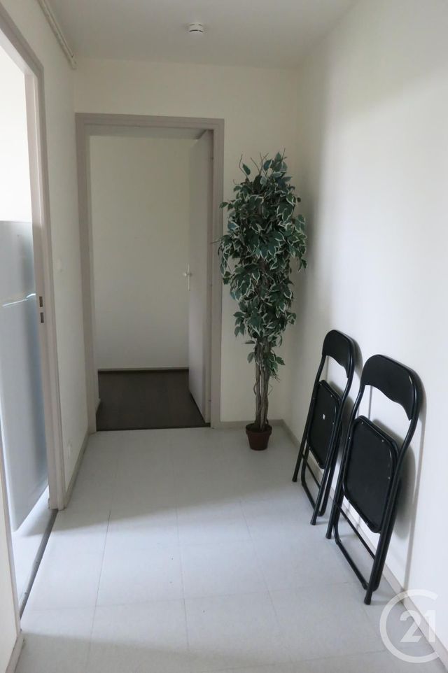 Appartement à louer - 3 pièces - 57.88 m2 - MONTLUCON - 03 - AUVERGNE - Century 21 Pasquet Immobilier Appartement à louer - 3 pièces - 57.88 m2 - MONTLUCON - 03 - AUVERGNE - Century 21 Pasquet Immobilier