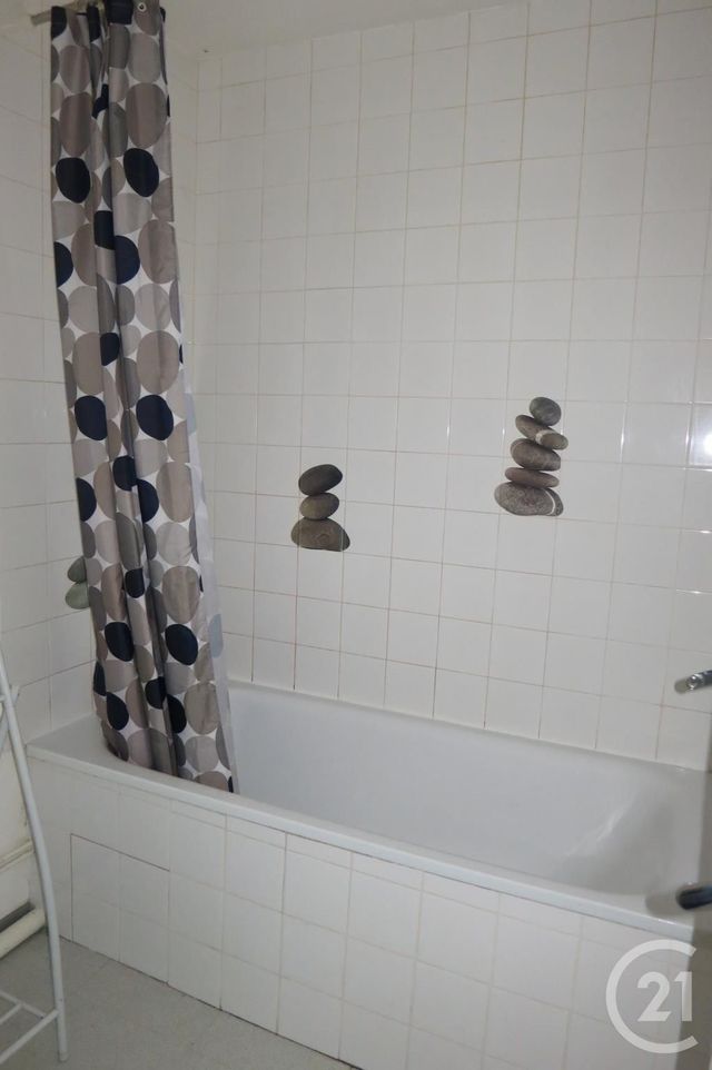 Appartement à louer - 3 pièces - 57.88 m2 - MONTLUCON - 03 - AUVERGNE - Century 21 Pasquet Immobilier Appartement à louer - 3 pièces - 57.88 m2 - MONTLUCON - 03 - AUVERGNE - Century 21 Pasquet Immobilier