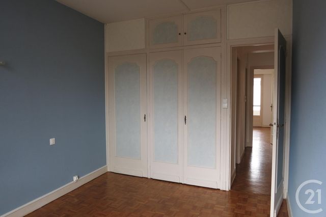 Afficher la photo en grand Appartement F4 à louer - 4 pièces - 109.0 m2 - MONTLUCON - 03 - AUVERGNE - Century 21 Pasquet Immobilier