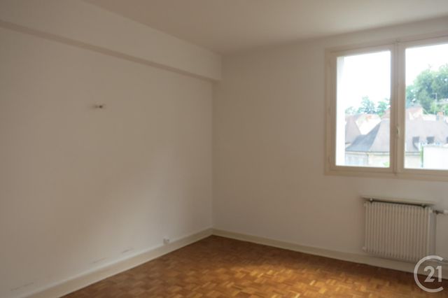 Afficher la photo en grand Appartement F4 à louer - 4 pièces - 109.0 m2 - MONTLUCON - 03 - AUVERGNE - Century 21 Pasquet Immobilier