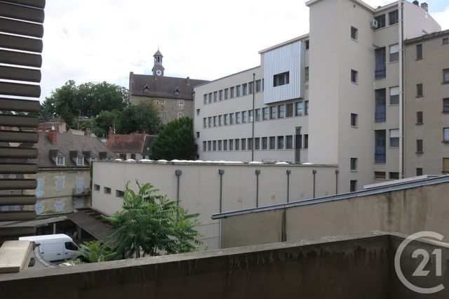 Afficher la photo en grand Appartement F4 à louer - 4 pièces - 109.0 m2 - MONTLUCON - 03 - AUVERGNE - Century 21 Pasquet Immobilier