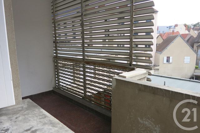 Afficher la photo en grand Appartement F4 à louer - 4 pièces - 109.0 m2 - MONTLUCON - 03 - AUVERGNE - Century 21 Pasquet Immobilier