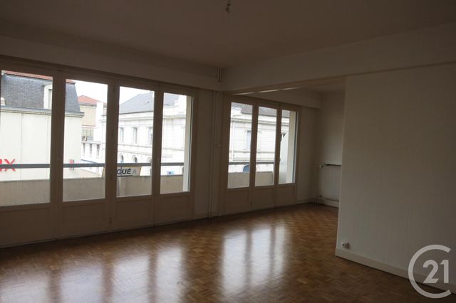 Afficher la photo en grand Appartement F4 à louer - 4 pièces - 109.0 m2 - MONTLUCON - 03 - AUVERGNE - Century 21 Pasquet Immobilier