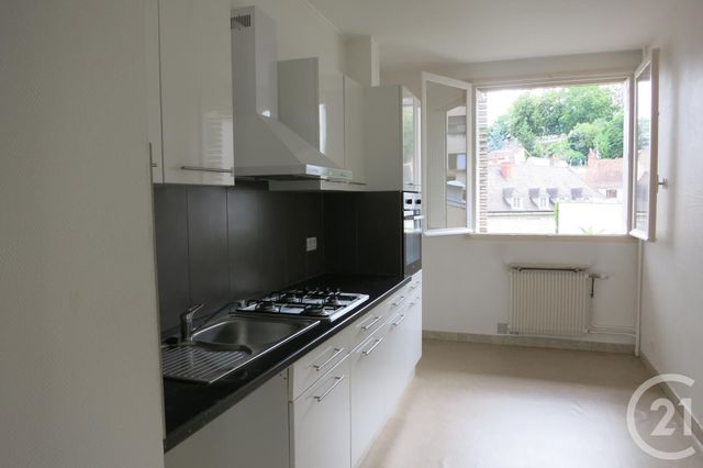 Afficher la photo en grand Appartement F4 à louer - 4 pièces - 109.0 m2 - MONTLUCON - 03 - AUVERGNE - Century 21 Pasquet Immobilier