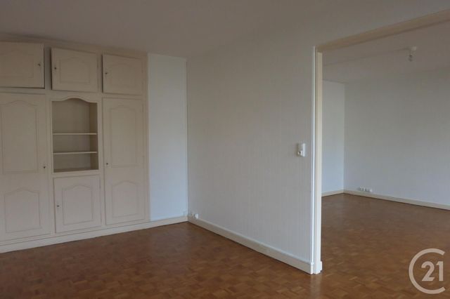 Afficher la photo en grand Appartement F4 à louer - 4 pièces - 109.0 m2 - MONTLUCON - 03 - AUVERGNE - Century 21 Pasquet Immobilier