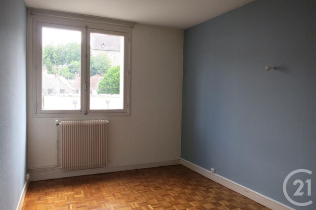 Afficher la photo en grand Appartement F4 à louer - 4 pièces - 109.0 m2 - MONTLUCON - 03 - AUVERGNE - Century 21 Pasquet Immobilier