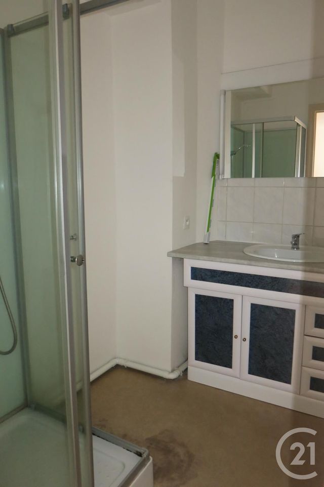 Afficher la photo en grand Appartement F4 à louer - 4 pièces - 109.0 m2 - MONTLUCON - 03 - AUVERGNE - Century 21 Pasquet Immobilier