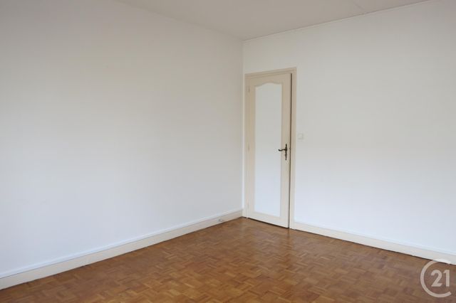 Afficher la photo en grand Appartement F4 à louer - 4 pièces - 109.0 m2 - MONTLUCON - 03 - AUVERGNE - Century 21 Pasquet Immobilier