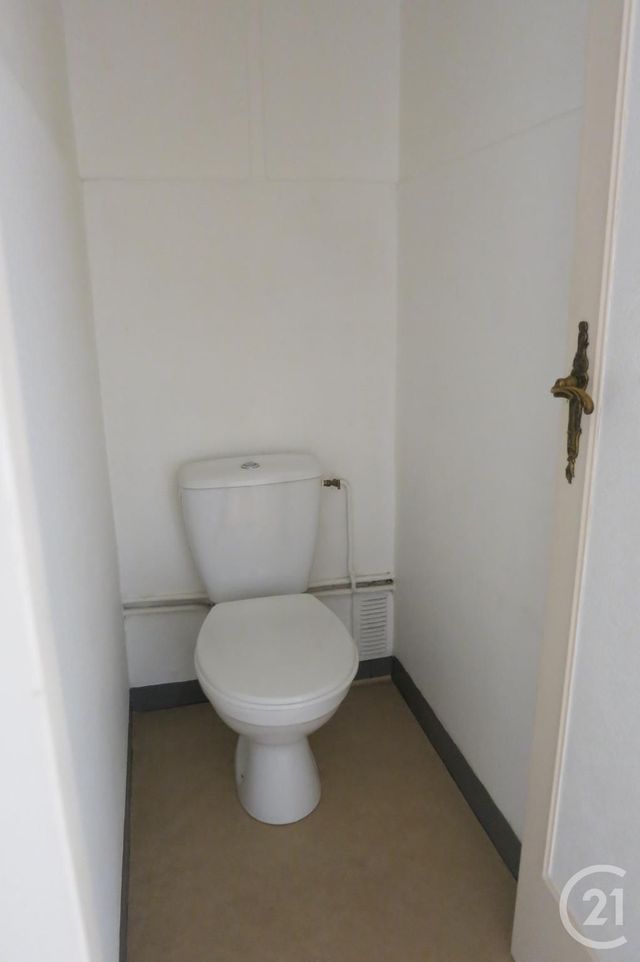 Afficher la photo en grand Appartement F4 à louer - 4 pièces - 109.0 m2 - MONTLUCON - 03 - AUVERGNE - Century 21 Pasquet Immobilier