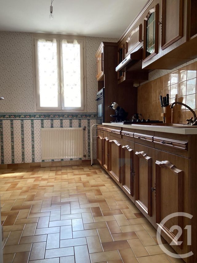 Appartement F3 à vendre - 3 pièces - 72.45 m2 - MONTLUCON - 03 - AUVERGNE - Century 21 Pasquet Immobilier Appartement F3 à vendre - 3 pièces - 72.45 m2 - MONTLUCON - 03 - AUVERGNE - Century 21 Pasquet Immobilier