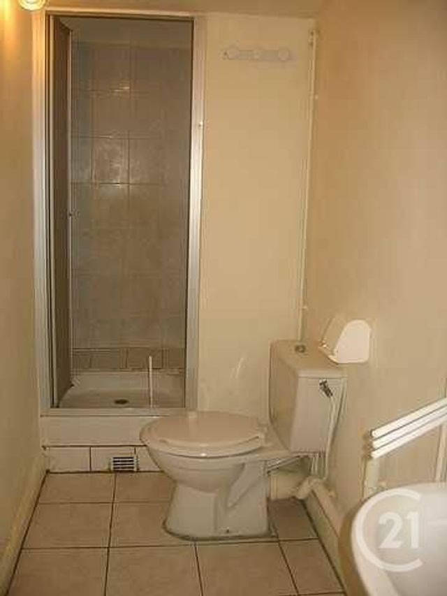 Appartement F3 à louer - 3 pièces - 69.4 m2 - MONTLUCON - 03 - AUVERGNE - Century 21 Pasquet Immobilier Appartement F3 à louer - 3 pièces - 69.4 m2 - MONTLUCON - 03 - AUVERGNE - Century 21 Pasquet Immobilier