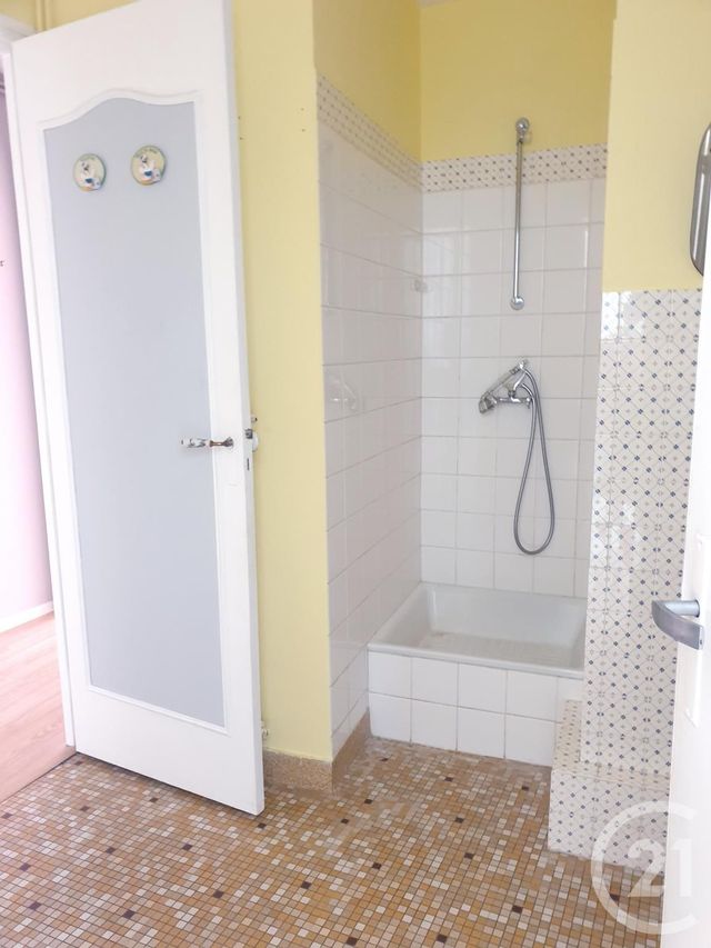 Appartement F2 à vendre - 2 pièces - 53.77 m2 - NERIS LES BAINS - 03 - AUVERGNE - Century 21 Pasquet Immobilier Appartement F2 à vendre - 2 pièces - 53.77 m2 - NERIS LES BAINS - 03 - AUVERGNE - Century 21 Pasquet Immobilier