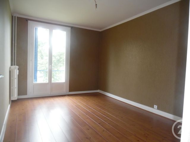 Afficher la photo en grand Appartement F3 à vendre - 4 pièces - 85.0 m2 - MONTLUCON - 03 - AUVERGNE - Century 21 Pasquet Immobilier