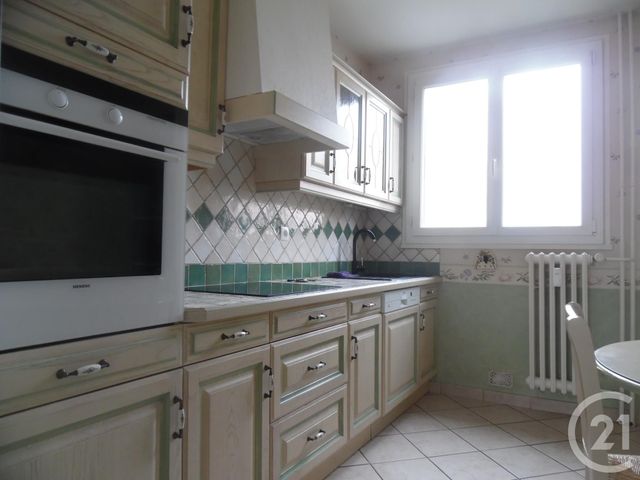 Afficher la photo en grand Appartement F3 à vendre - 4 pièces - 85.0 m2 - MONTLUCON - 03 - AUVERGNE - Century 21 Pasquet Immobilier