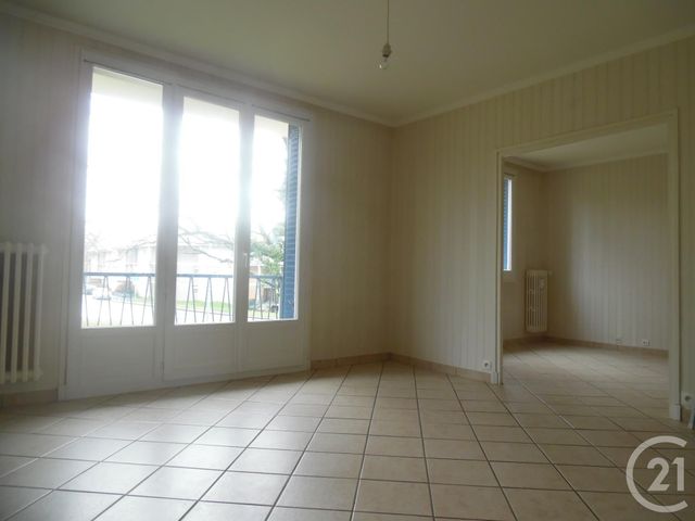 Afficher la photo en grand Appartement F3 à vendre - 4 pièces - 85.0 m2 - MONTLUCON - 03 - AUVERGNE - Century 21 Pasquet Immobilier