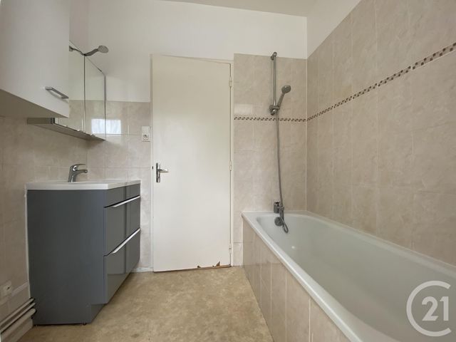 Afficher la photo en grand Appartement F3 à vendre - 4 pièces - 68.0 m2 - MONTLUCON - 03 - AUVERGNE - Century 21 Pasquet Immobilier