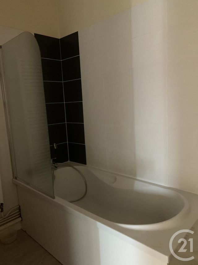 Afficher la photo en grand Appartement F3 à louer - 3 pièces - 92.82 m2 - NERIS LES BAINS - 03 - AUVERGNE - Century 21 Pasquet Immobilier