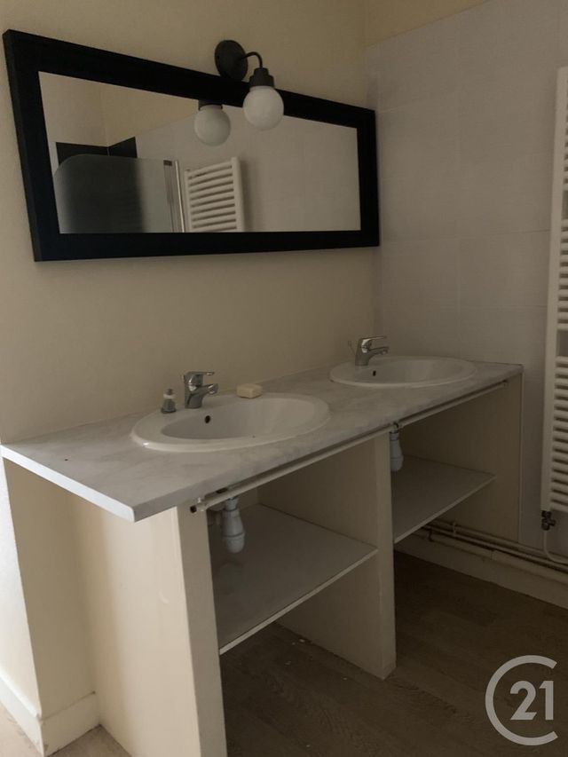 Afficher la photo en grand Appartement F3 à louer - 3 pièces - 92.82 m2 - NERIS LES BAINS - 03 - AUVERGNE - Century 21 Pasquet Immobilier