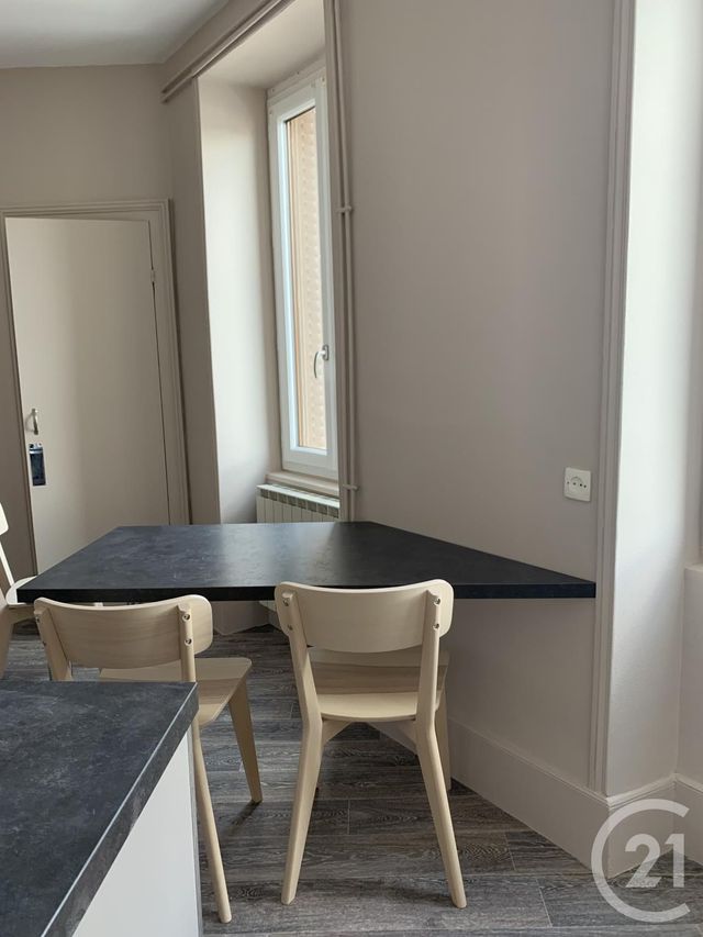 Afficher la photo en grand Appartement F3 à louer - 3 pièces - 92.82 m2 - NERIS LES BAINS - 03 - AUVERGNE - Century 21 Pasquet Immobilier