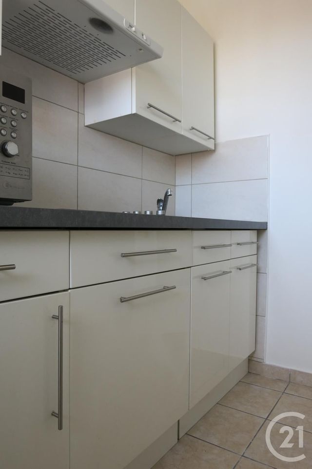 Afficher la photo en grand Appartement F1 à louer - 1 pièce - 26.0 m2 - MONTLUCON - 03 - AUVERGNE - Century 21 Pasquet Immobilier