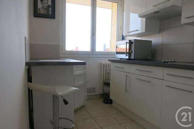 Afficher la photo en grand Appartement F1 à louer - 1 pièce - 26.0 m2 - MONTLUCON - 03 - AUVERGNE - Century 21 Pasquet Immobilier