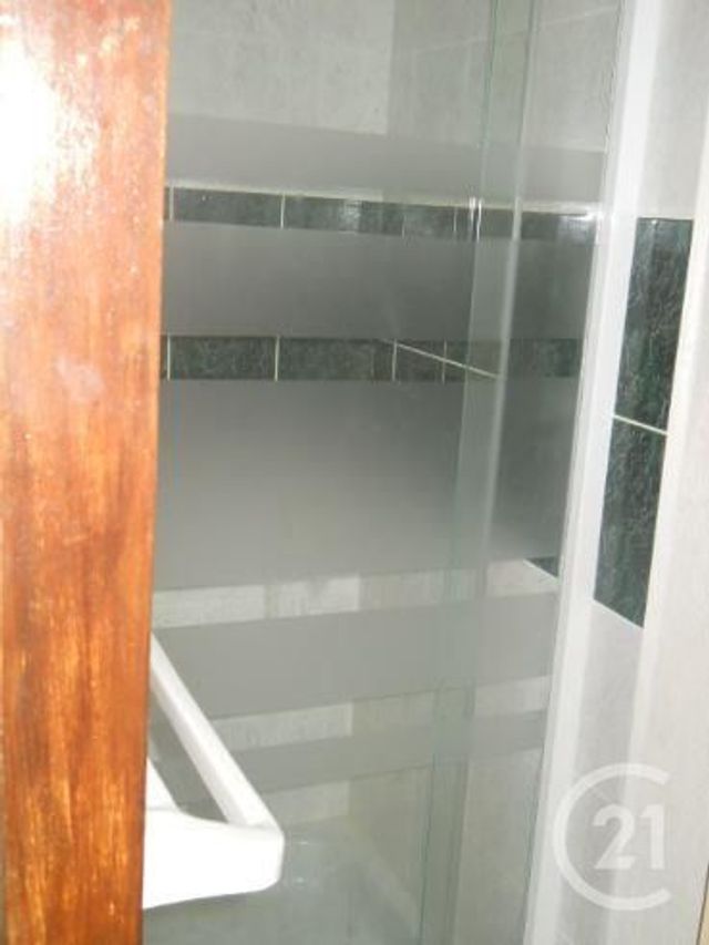 Afficher la photo en grand Appartement F2 à louer - 2 pièces - 45.0 m2 - MONTLUCON - 03 - AUVERGNE - Century 21 Pasquet Immobilier