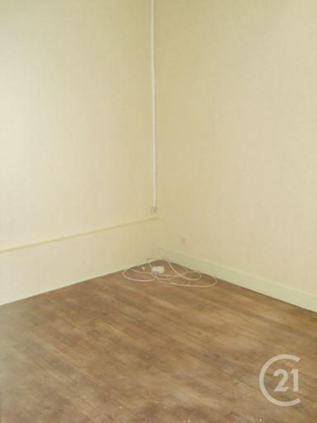 Afficher la photo en grand Appartement F2 à louer - 2 pièces - 45.0 m2 - MONTLUCON - 03 - AUVERGNE - Century 21 Pasquet Immobilier